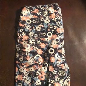 Lularoe OS leggings.